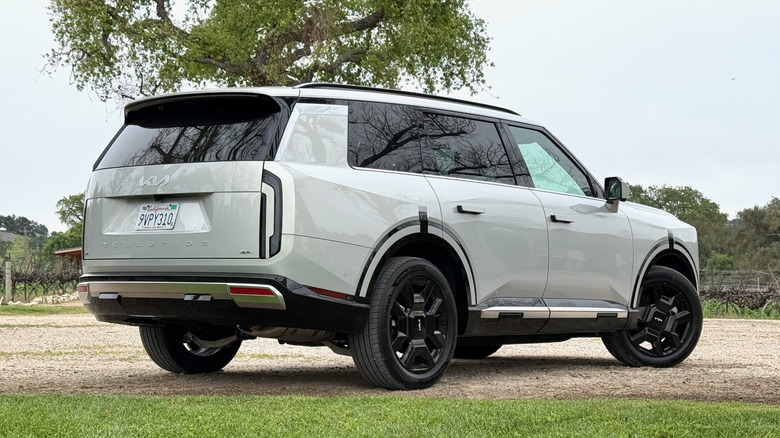 2027 Kia Telluride rear 3/4