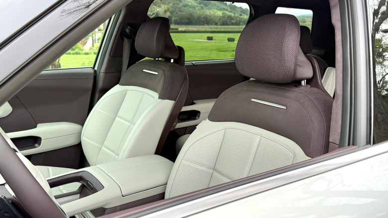 2027 Kia Telluride front seats