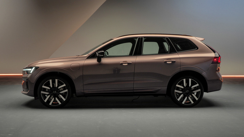 2028 Volvo XC60 T8 AWD Long Range Plug-In Hybrid in profile