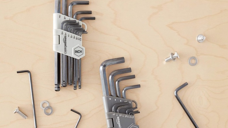 Amazon Basics 26-key hex key kit on table