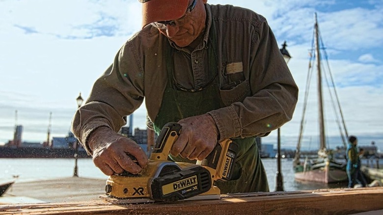 woodworker using DeWalt planer