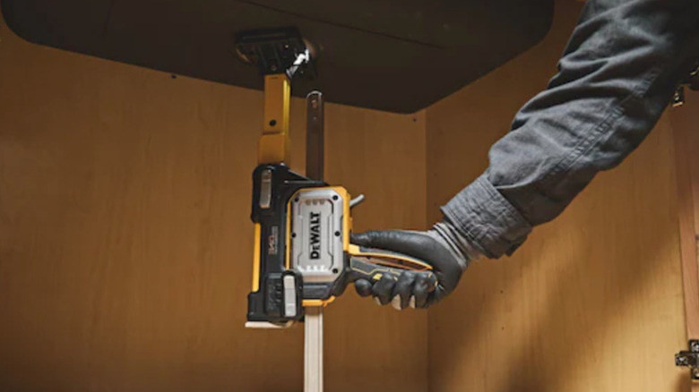 DeWalt ToughSeries Construction Jack Extension in action on jobsite