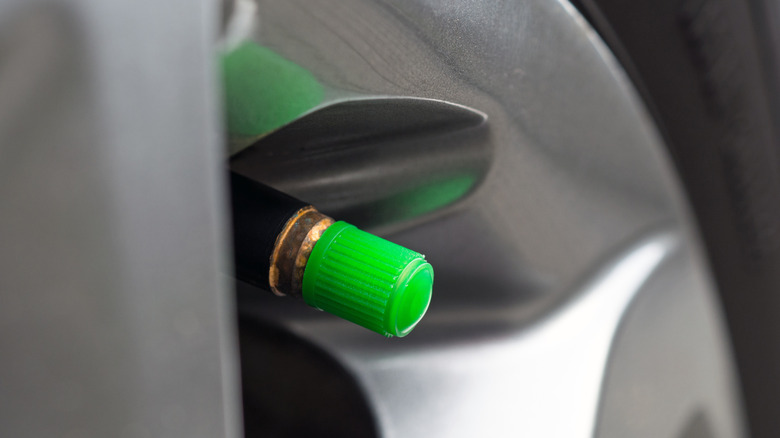 A green tire cap indicating a nitrogen-filled tire