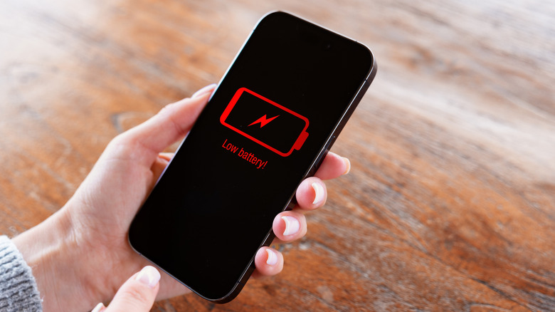 Low battery warning on smartphone