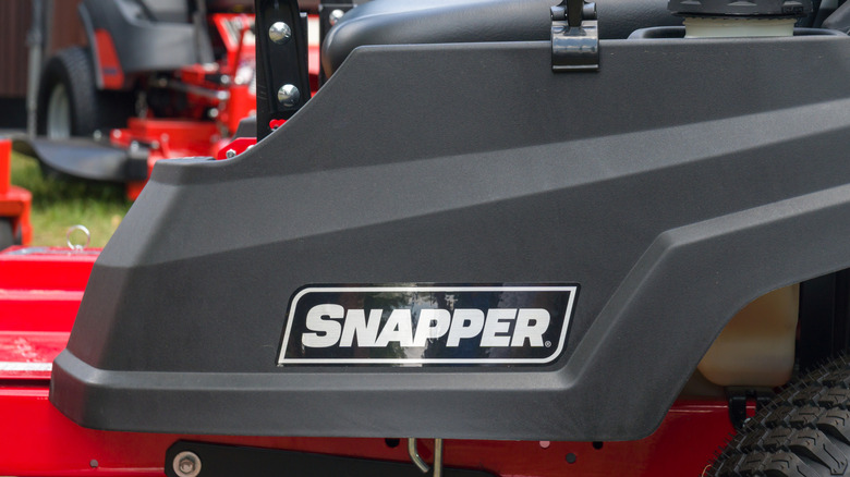 Snapper lawn care logo