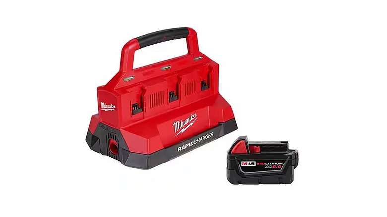 Milwaukee M18 18V PACKOUT 6 Port Rapid Charger with battery