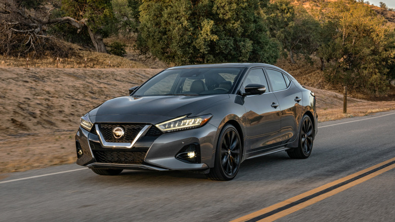 2019 Nissan Maxima front 3/4 view