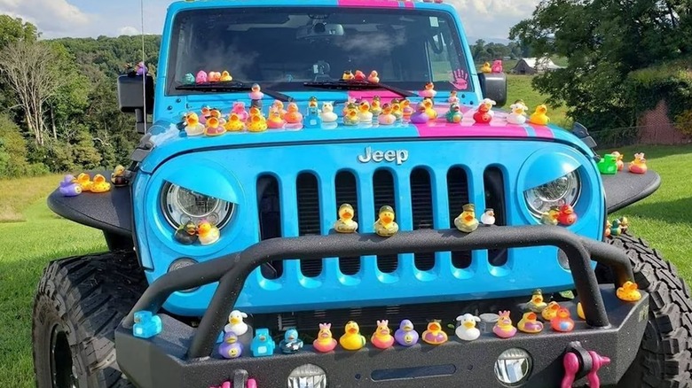 Blue jeep covered in ducks