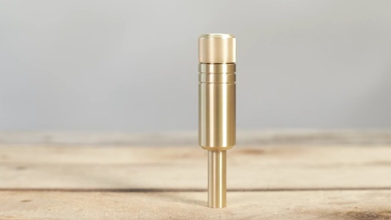 MetMo Piston standing on a wooden surface.