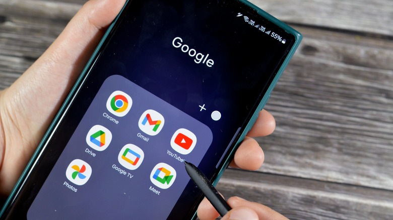 Person Samsung Ultra S pen
