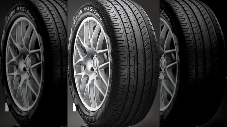 Cooper ZEON 4XS SPORT tire