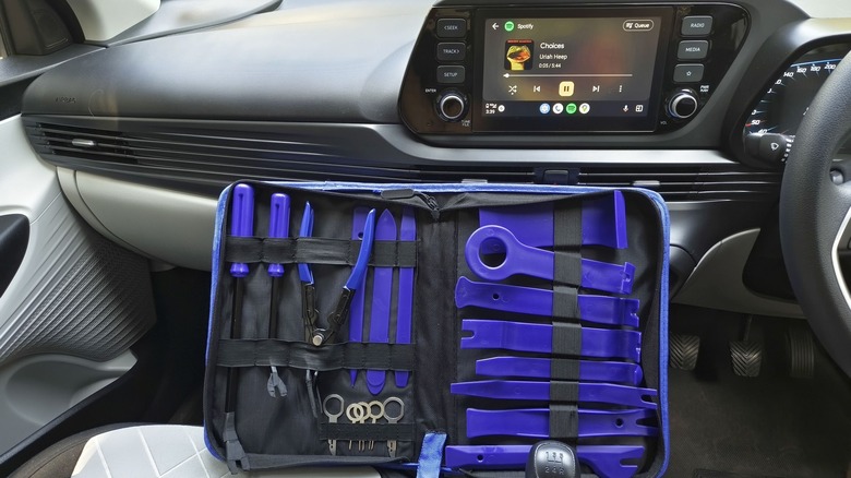 Trim removal kit inside Hyundai i20