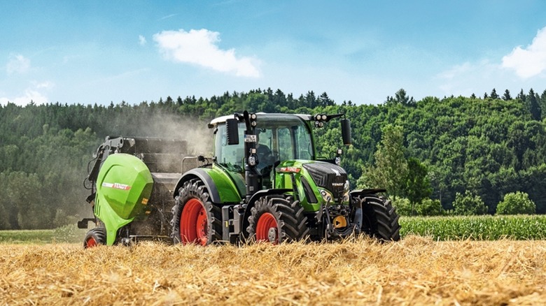 Person driving a Fendt tractor in a field