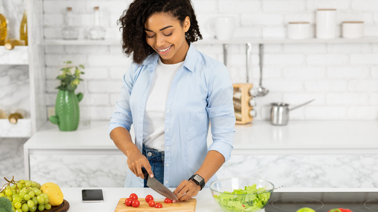 woman in kitchen with Apple Watch