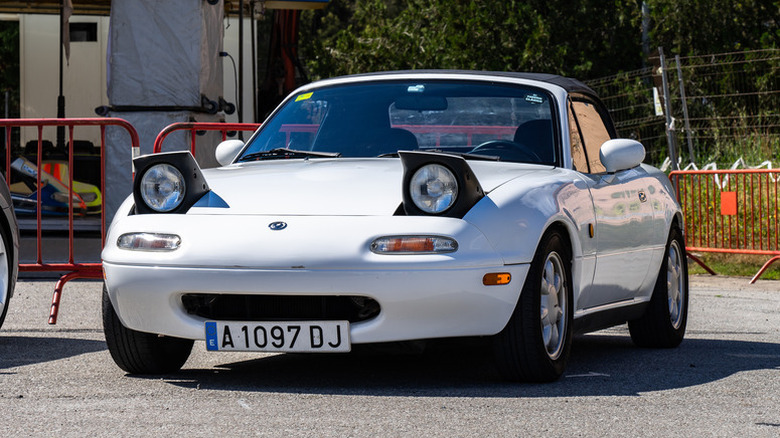 Mazda Miata NA in white