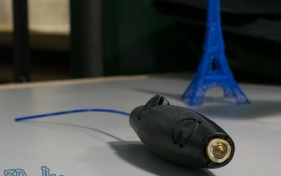 3Doodler-Pen-with-Eiffel-Tower1-580x435