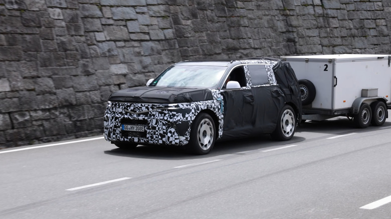 A shot of the 2027 Genesis GV90 testing