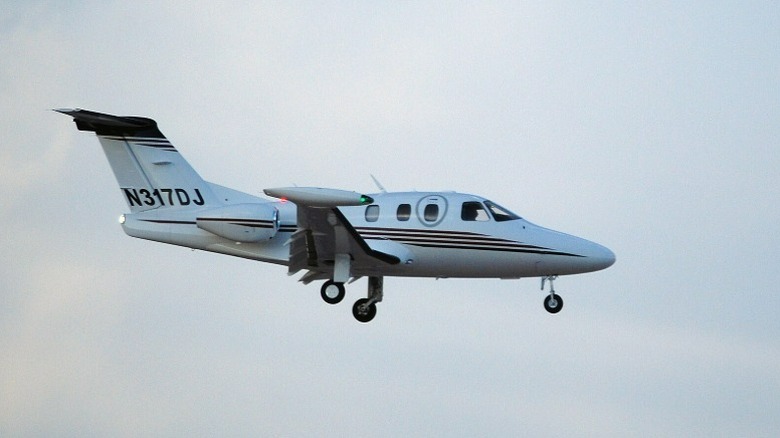 An Eclipse 500 in flight