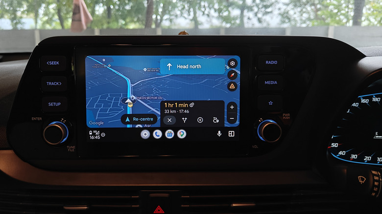 Hyundai i20 infotainment system display Android Auto navigation