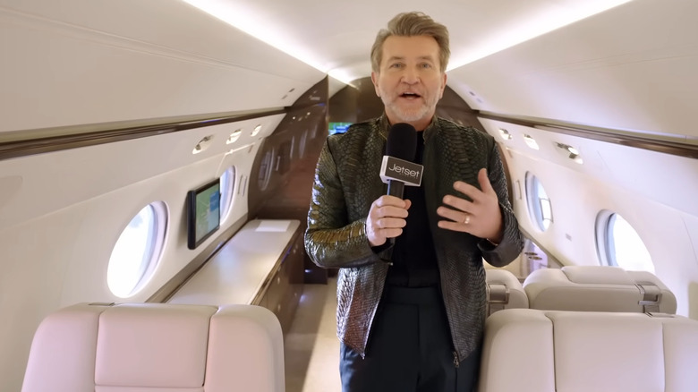 robert herjavec giving a tour of his g550 private jet