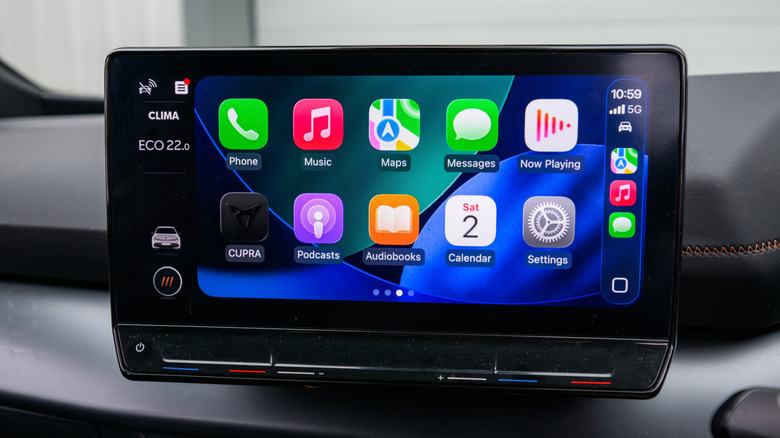 Apple CarPlay interface car head unit