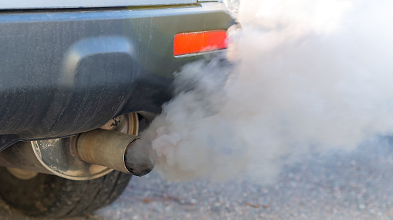 Excessive smoke coming from car exhaust pipe.