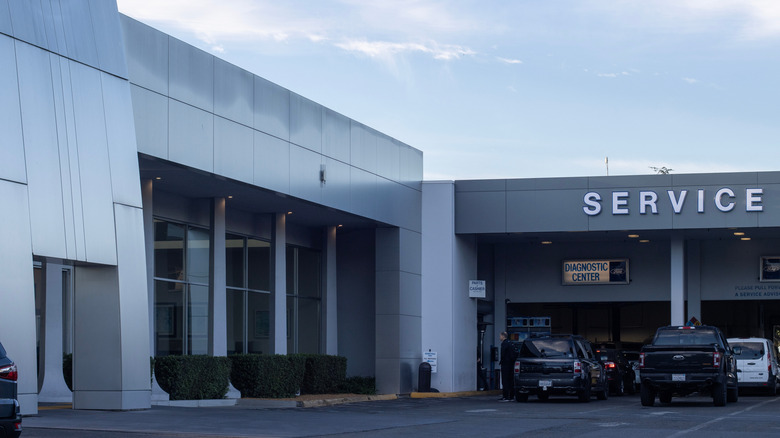 Ford dealership service center