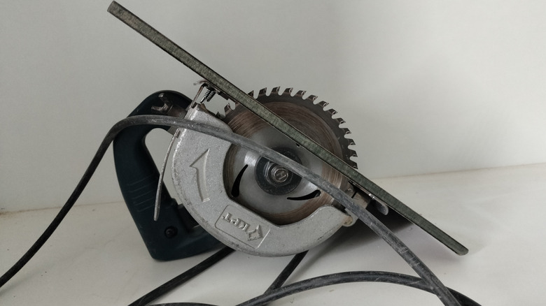 A circular saw with a cord around it.