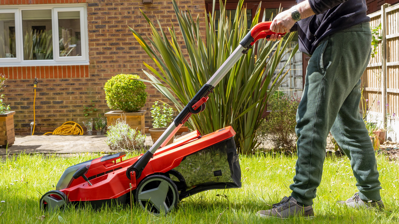 4 Disadvantages Of Battery-Powered Lawn Mowers