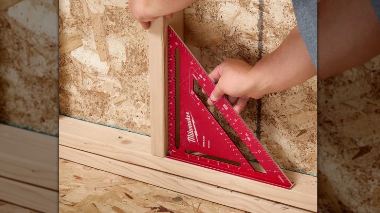 Milwaukee rafter square being used on wood corner