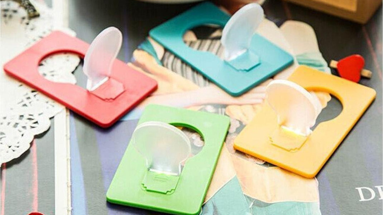 Innovat credit card LEDs in multiple colors