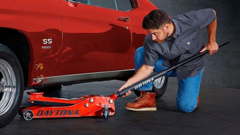 Using the Daytona Superduty floor jack from Harbor Freight to lift a classic muscle car.
