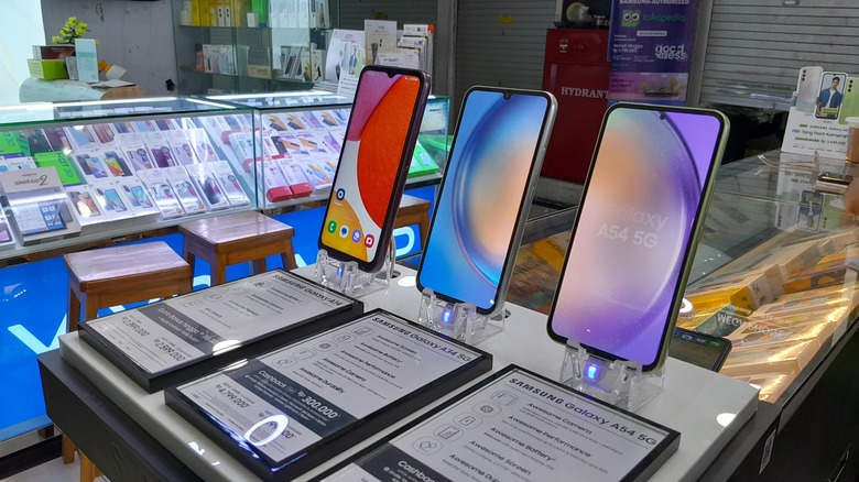 Android phones retail display