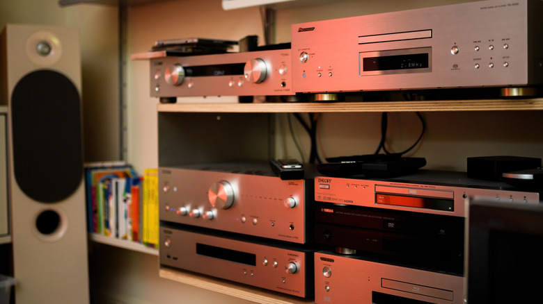 Audio components sitting on a shelf in a living room
