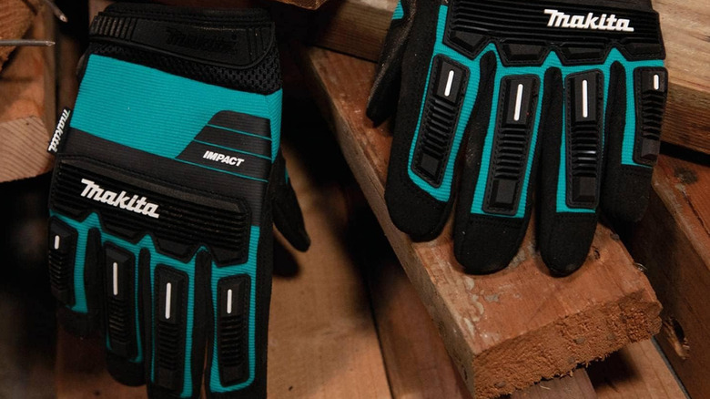 pair of makita work gloves