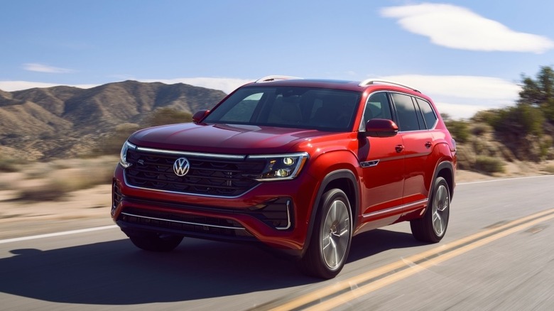 2025 Volkswagen Atlas SEL Premium R-Line Shown in Aurora Red