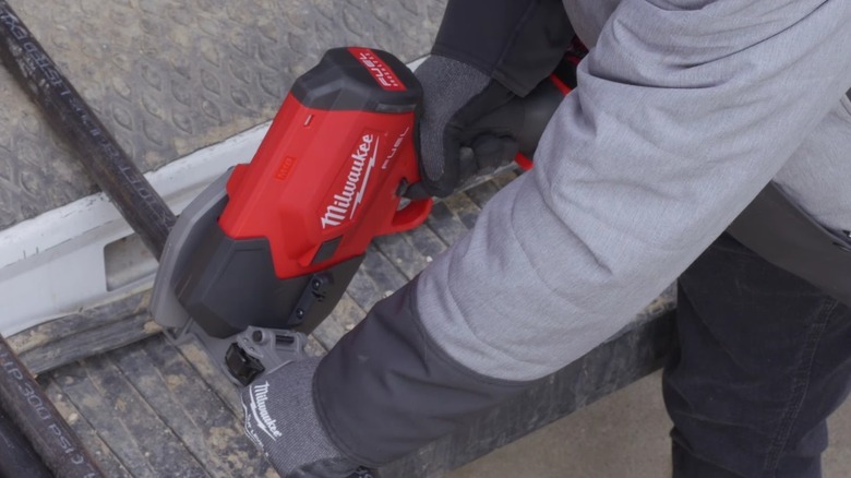 M18 FUEL™ ½-1 Steel Pipe Cutter in use.