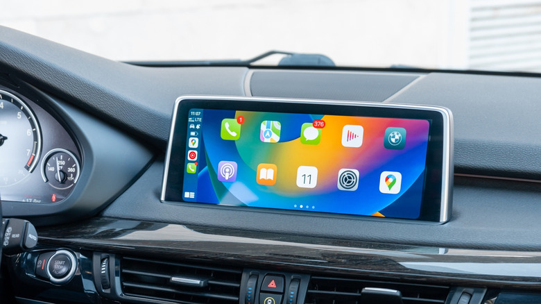Apple CarPlay interface on a car's infotainment screen