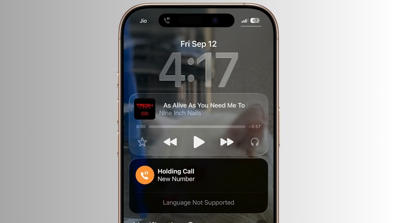 Phone app holding call in iOS 26.