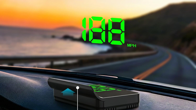 Kuoweihud heads up display displaying the speed of the vehicle on the windscreen