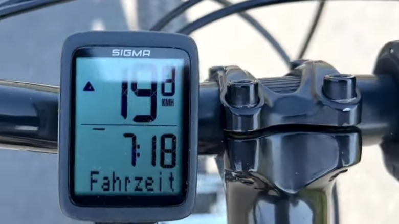 Sigma BC 10.0 WR mounted on bicycle.