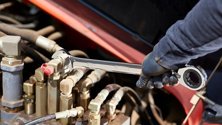 Using Icon wrench to turn valve