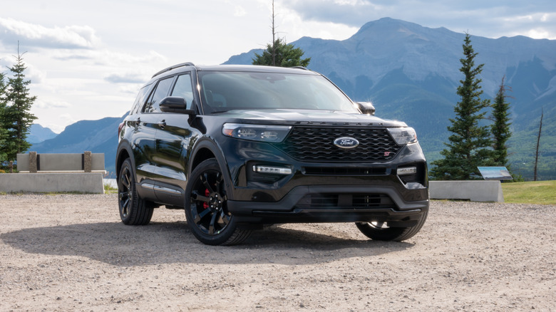 Ford Explorer on dirt road