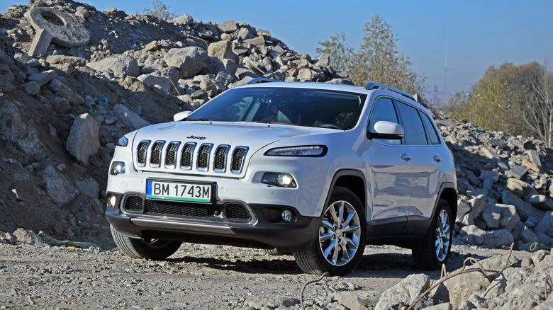 A white 2014 Jeep Cherokee parked