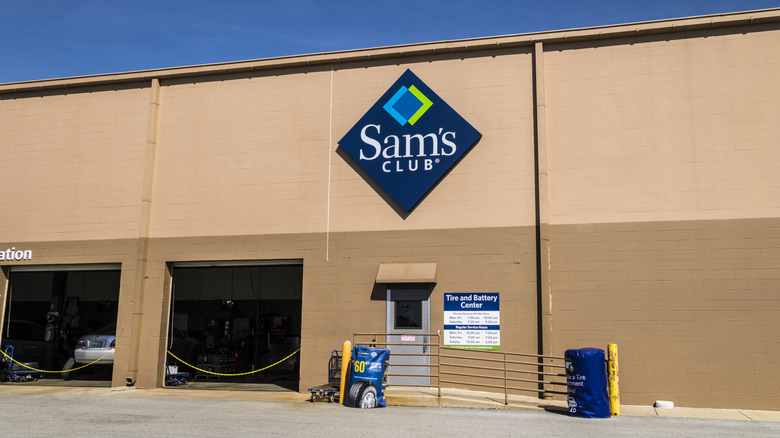 Sam's Club automotive bay