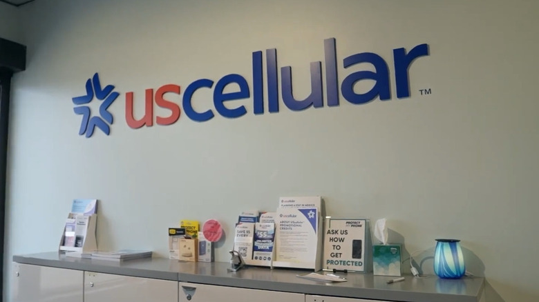 UScellular store interior with logo prominently displayed
