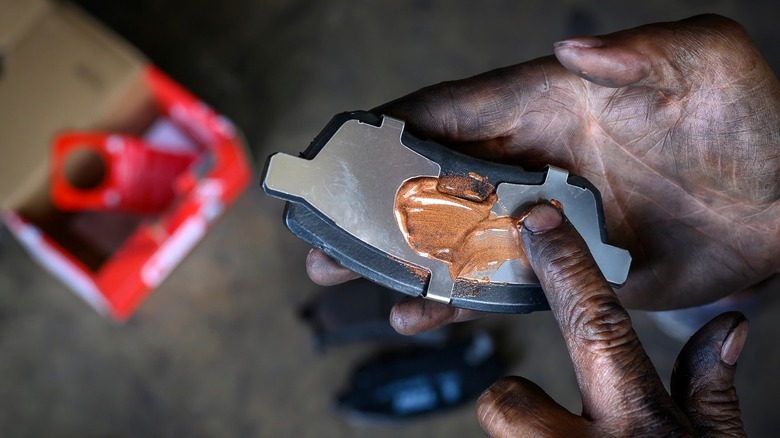 Applying grease to brake pads backplate
