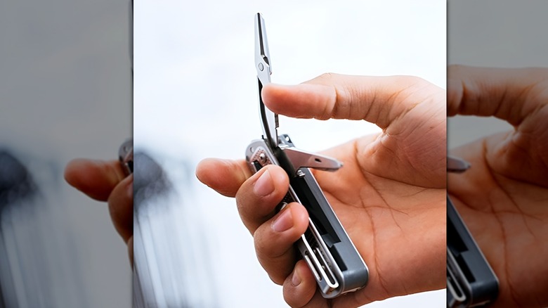 Person unfolding Leatherman T4