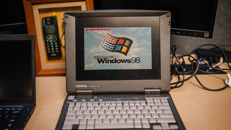 Old Compaq laptop running Windows 98
