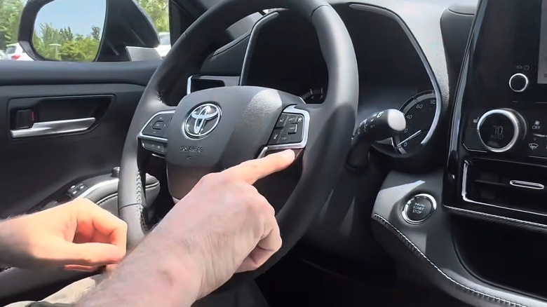 using buttons on steering wheel to control radio on Toyota Grand Highlander